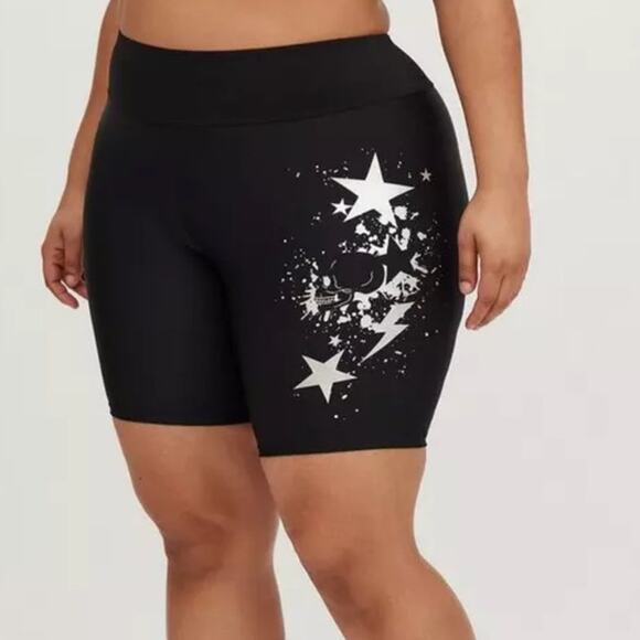 Torrid Plus Size 1 (1X) Star Skull Tattoo High Rise 8.5" Inseam Bike Swim Shorts - Picture 3 of 5